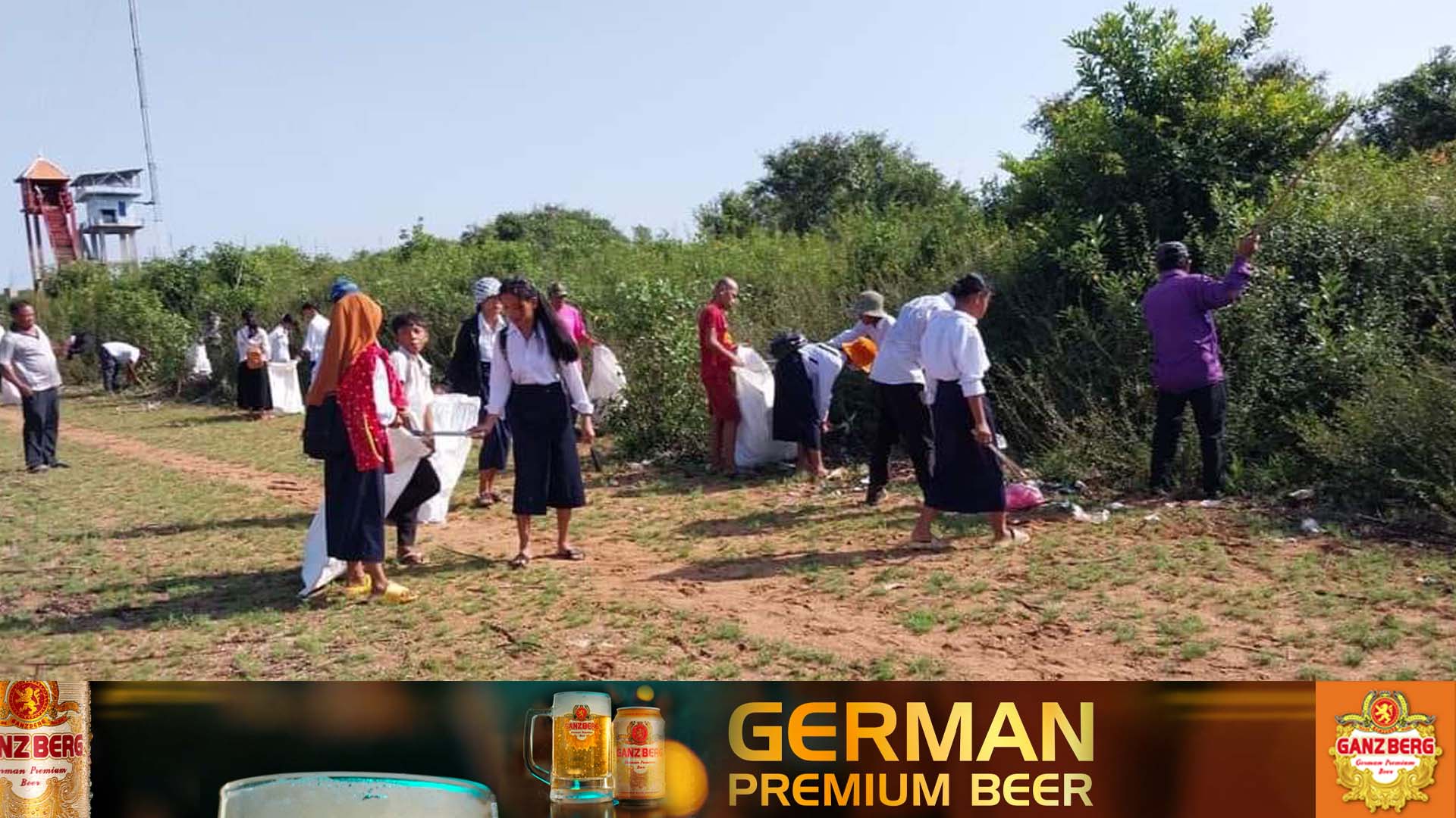 ជាទម្លាប់! អាជ្ញាធរ ពលរដ្ឋ និងព្រះសង្ឃនៅតំបន់ចុងឃ្នៀស ធ្វើយុទ្ធនាការប្រមូលសំរាម មុនពេលទឹកជំនន់មកដល់